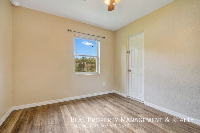 Building Photo - 2183 Crandon Ave