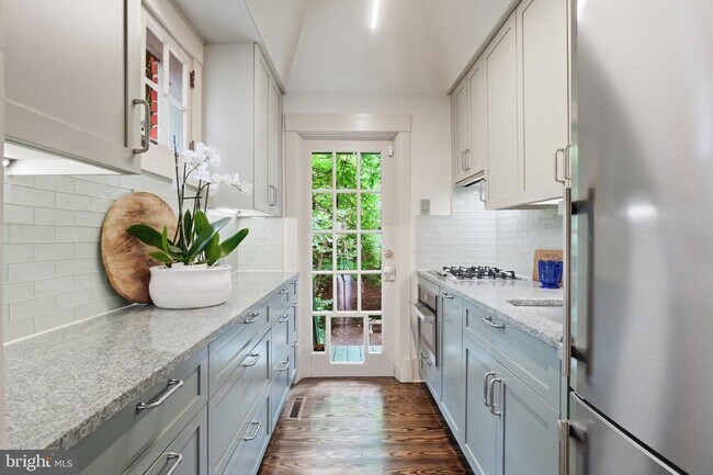 Building Photo - 1241 33rd St NW