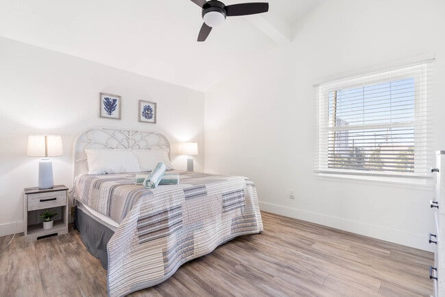 Building Photo - 113 4th Ave