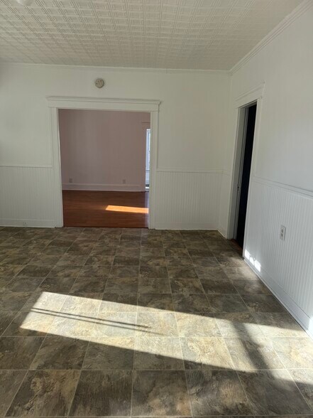 Building Photo - 21 Miller St