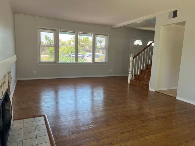 Building Photo - Spacious 2-Story Home in Kellogg School Di...