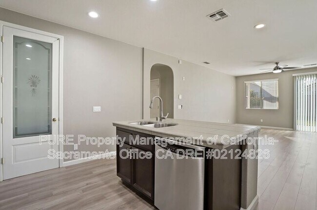 Building Photo - 1518 Sandmark Dr