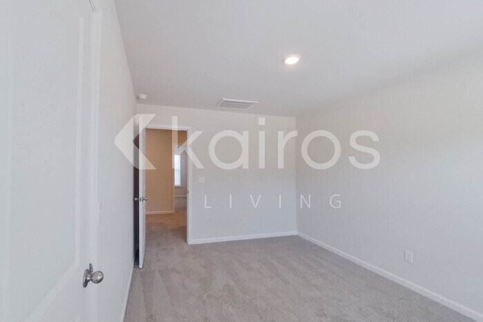 Building Photo - 2477 Banyon Cir