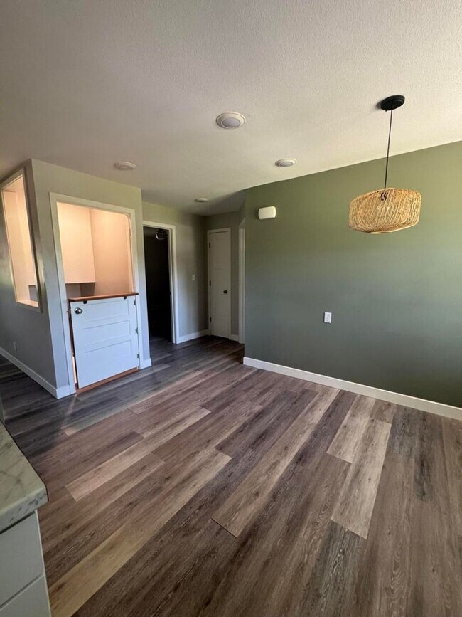 Building Photo - 3405 Balboa Ln