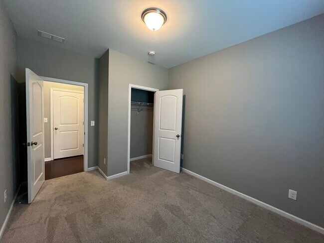 Building Photo - 2198 Laurens Dr