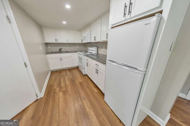 Building Photo - 33 Mchenry Dr SW