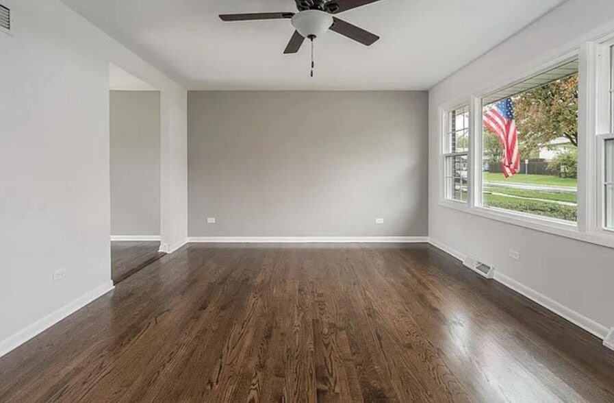 Building Photo - 14743 Long Ave