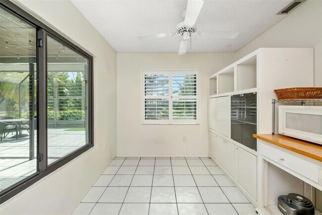 Building Photo - 4814 Country Oaks Blvd