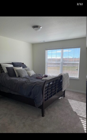 Building Photo - 27335 E Alder Dr