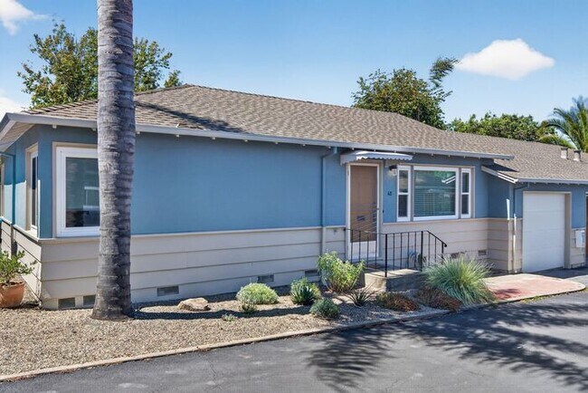 Building Photo - 2,900 /Month Beautiful 2 Bed, 1 Bath Single Story, with Garage Centrally Located in Petaluma!