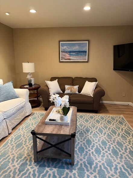 Living room - 2 N Frontenac Ave