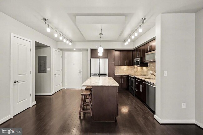 Building Photo - 1025 1st St SE