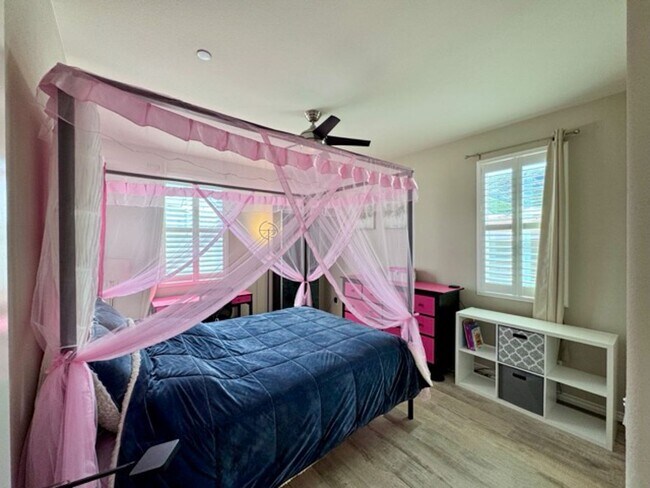 Building Photo - Stunning 5 Bedroom + Office Home with Priv...