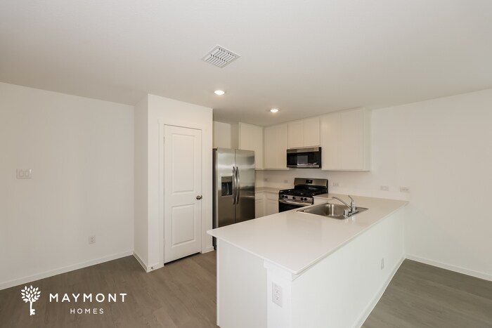 Building Photo - 1059 Neyland Dr