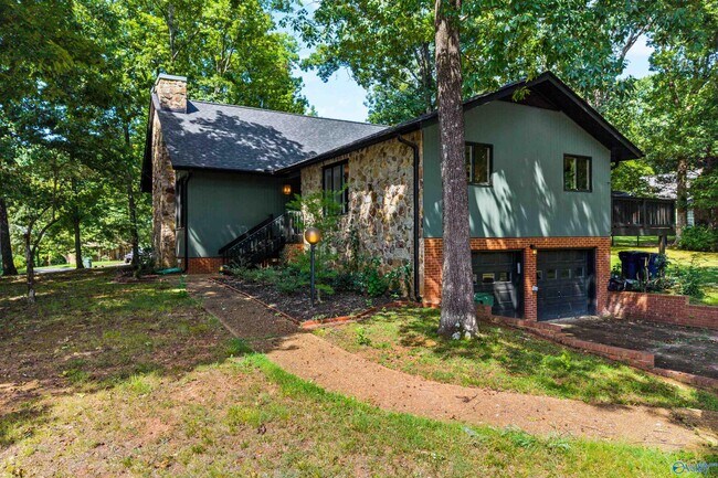Building Photo - 7705 Foxfire Dr SE