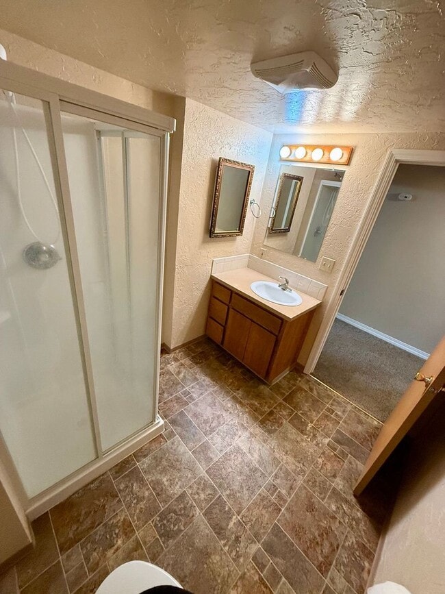 Building Photo - **For Rent: Spacious 4-Bedroom Home with 2 Family Rooms & Huge Backyard!**