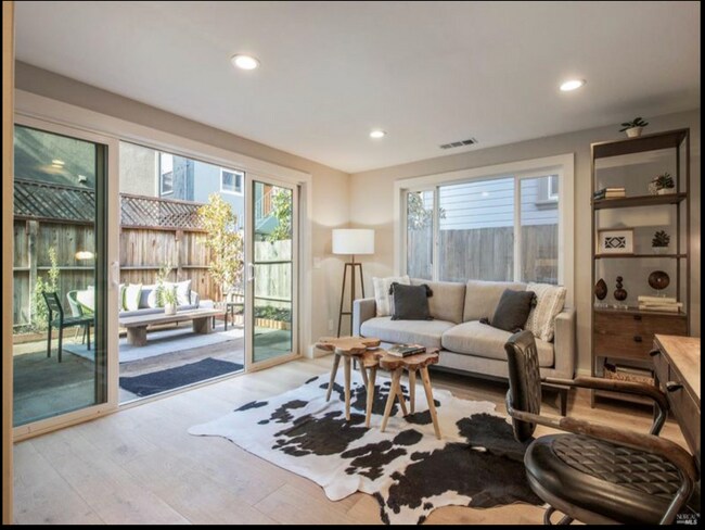 Building Photo - 4815 Shafter Ave