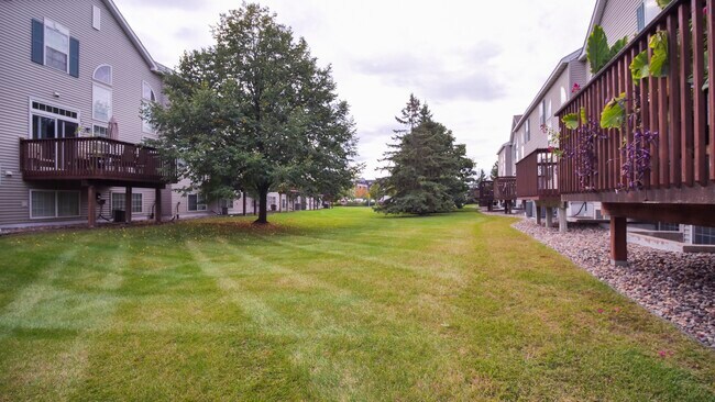 Building Photo - 15250 Florist Cir