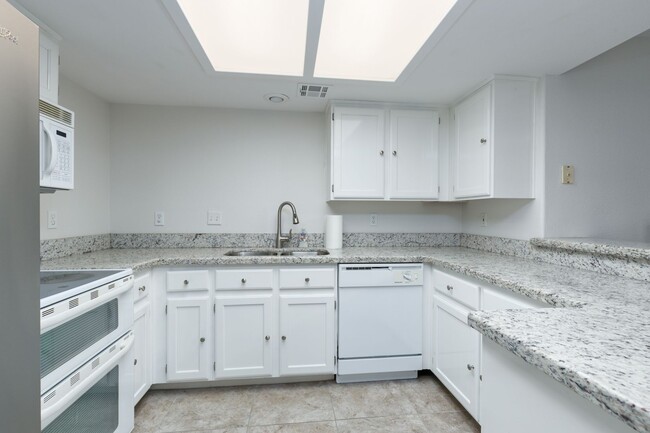Building Photo - Upper Level 2 bedroom, 2 bathroom with great views at The Falls