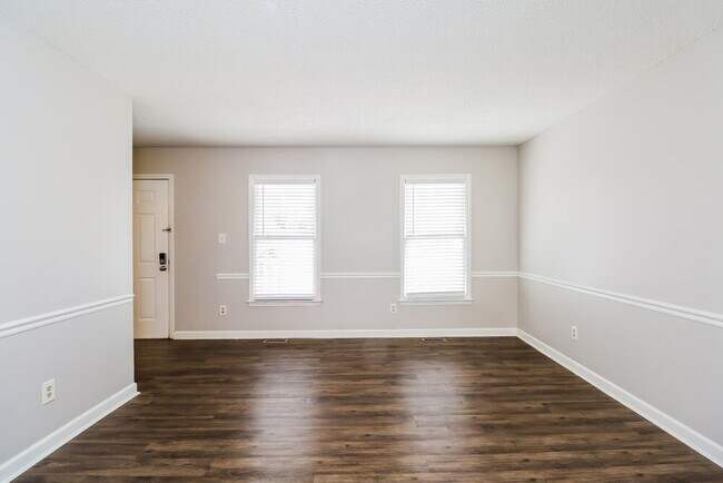 Building Photo - 6335 Teaneck Pl