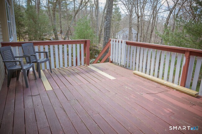 Building Photo - 100 White Birch Dr