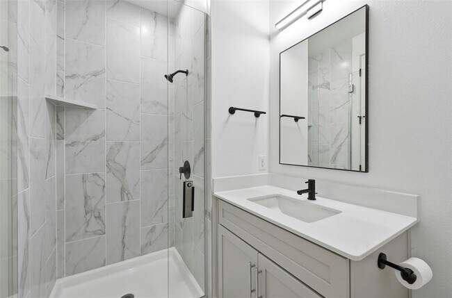 Building Photo - 904 Catalpa St