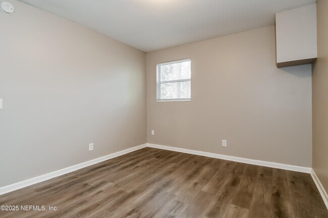 Building Photo - 2166 Jammes Rd