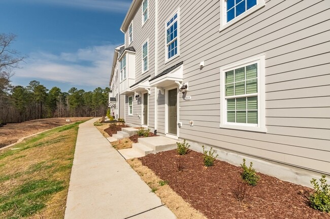 Building Photo - Available NOW! 4 Bed, 4 Bath in 751-South Neighborhood!