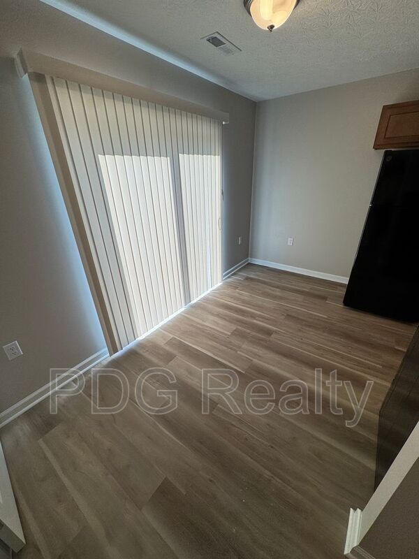 Building Photo - 1833 Scott Rd