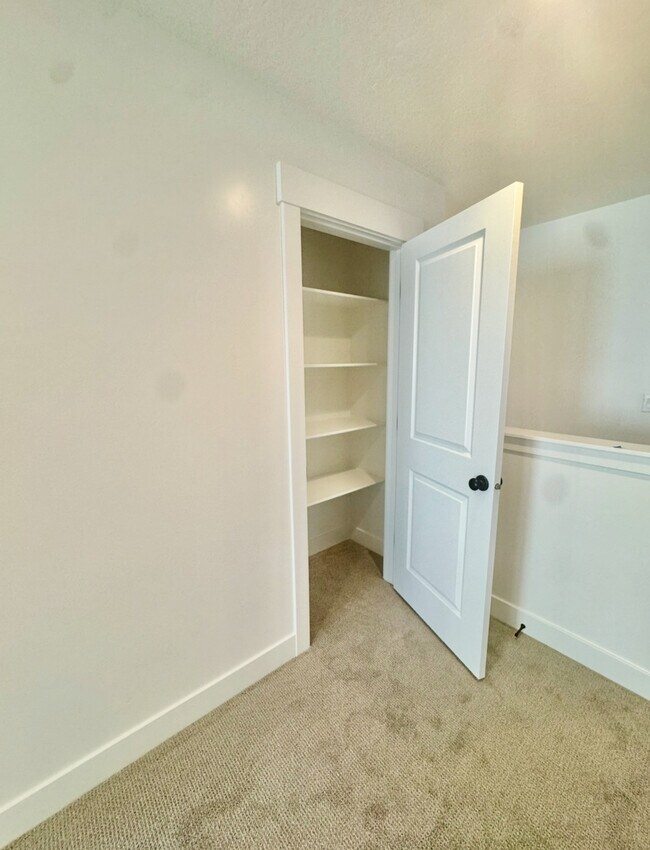 Building Photo - 5719 S Weehawken Ln