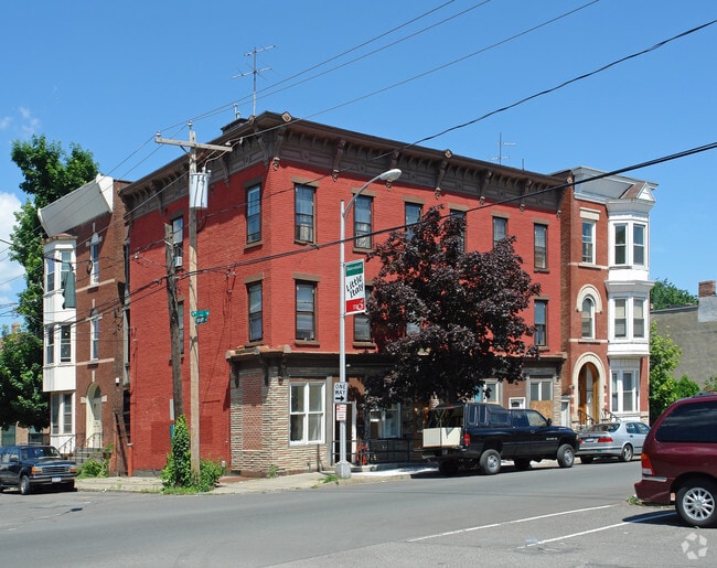 Building Photo - 213-215 4th St
