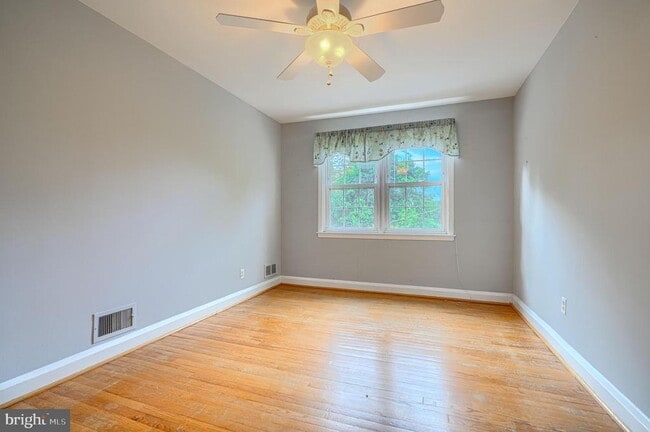 Building Photo - 372 Old Trail