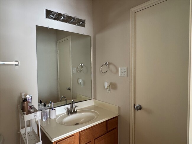 Building Photo - 4030 Mossy Pl Ln