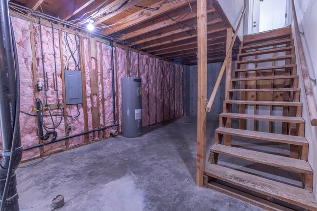Building Photo - 5714 N Maple Ct