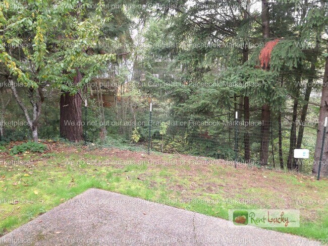 Building Photo - Meticulously Maintained 4-Bedroom Home in Sought-After Bothell Location!