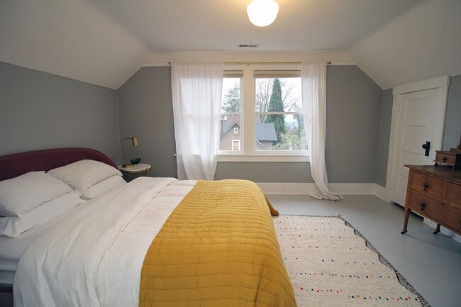 Building Photo - 3309 NW Thurman St