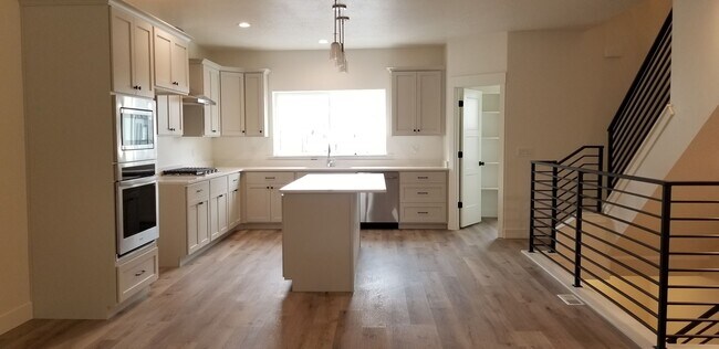 Building Photo - BRAND NEW TOWN HOME READY TO MOVE IN