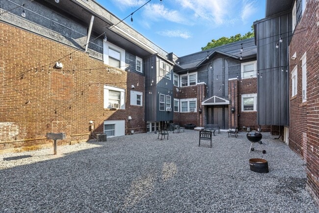 Building Photo - 3606 Balsam Ave