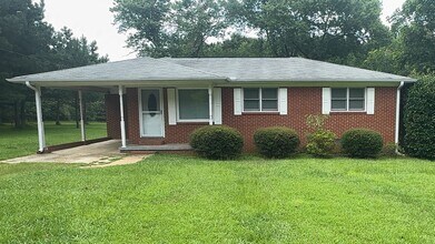 Building Photo - 206 Webb Rd
