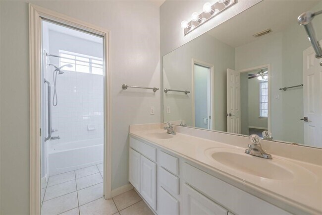 Building Photo - 3603 E Cedar Hollow Dr