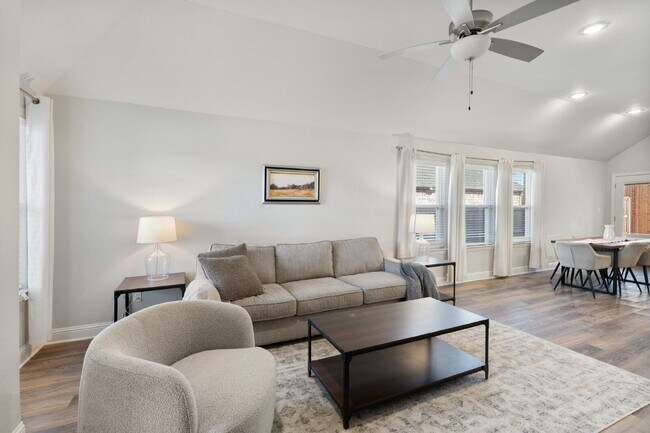 Building Photo - 1707 Aleia Cv