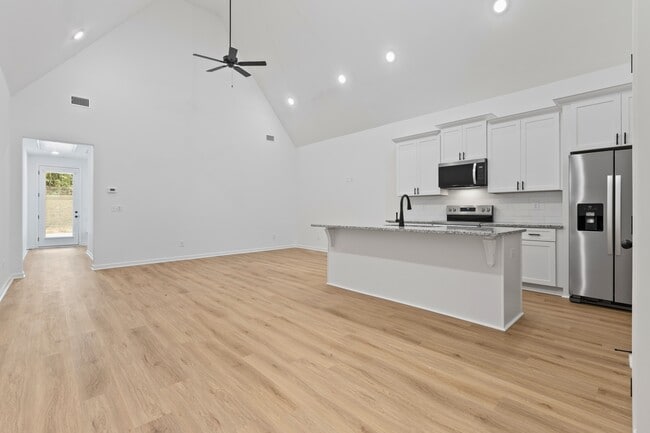 Building Photo - 116 Summer St