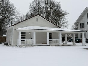 Building Photo - 922 Vine St