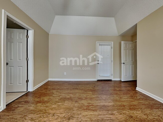 Building Photo - 6472 Daybreak Dr