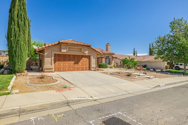 Building Photo - Beautiful 3-Bedroom Home in West Palmdale Community
