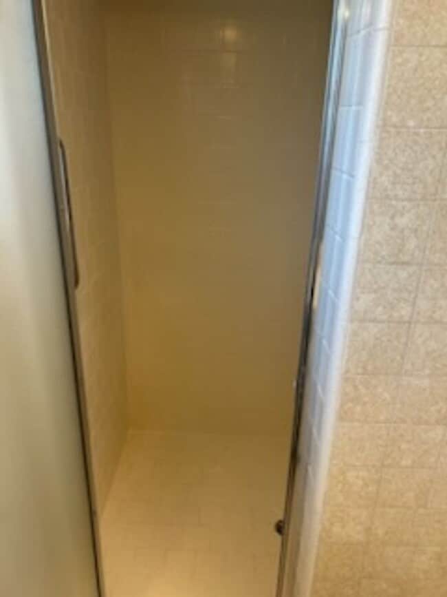 Building Photo - SHOWING Mon 12/8, Friday 12/12 at 1pm, and Wed 12/10 at 2:30pm