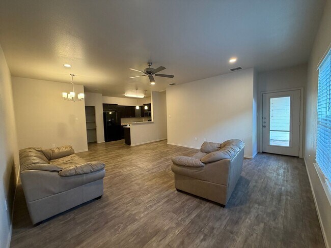 Building Photo - Luxury Town House in Southwest Lubbock