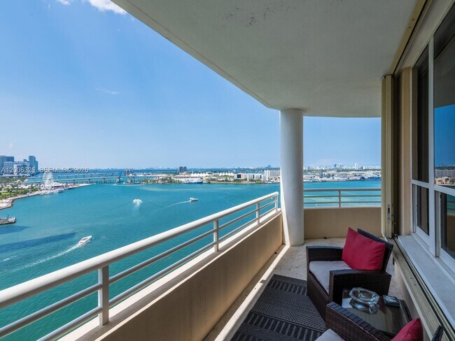 Building Photo - 888 Brickell Key Dr