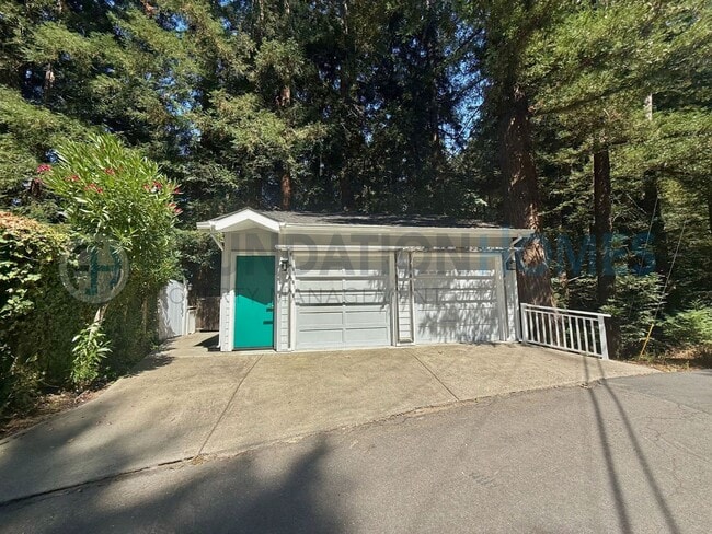 Building Photo - 309 Crown Rd