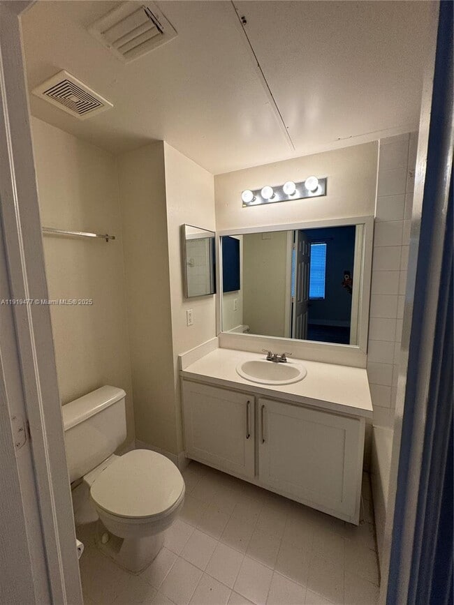 Building Photo - 775 SW 148th Ave